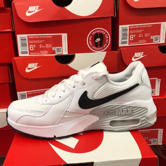 (DEPOP) women’s Black and white Nike airmax excee - Picture 2 of 4
